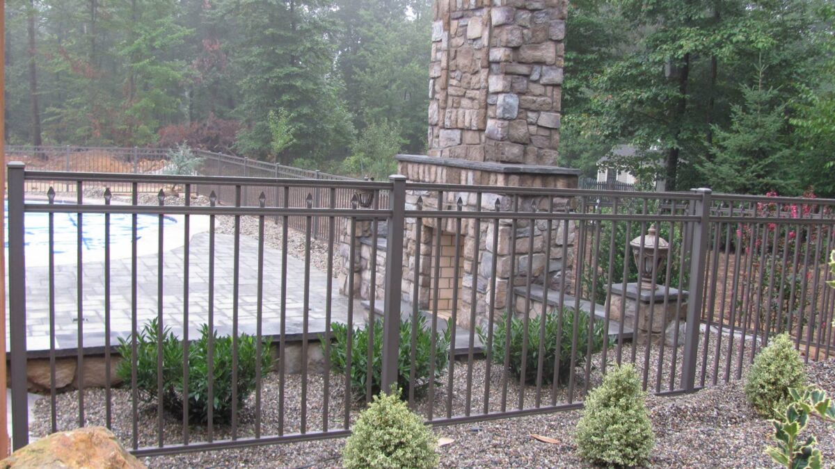 Why an Aluminum Fence?